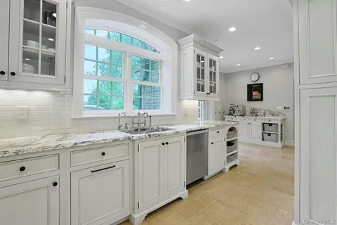 $2,950,000 | 7 Forest Circle, New Rochelle, NY 10804