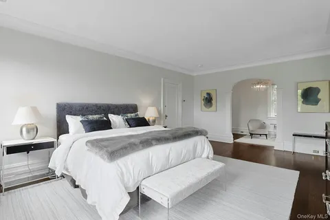 $2,950,000 | 7 Forest Circle, New Rochelle, NY 10804