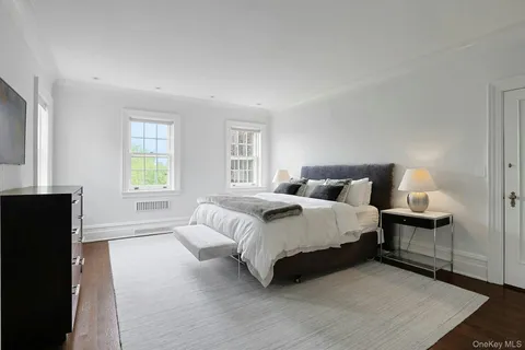 $2,950,000 | 7 Forest Circle, New Rochelle, NY 10804