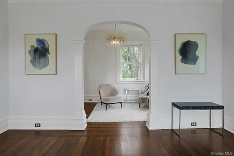 $2,950,000 | 7 Forest Circle, New Rochelle, NY 10804