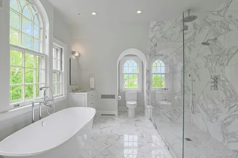 $2,950,000 | 7 Forest Circle, New Rochelle, NY 10804