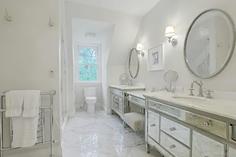 $2,950,000 | 7 Forest Circle, New Rochelle, NY 10804