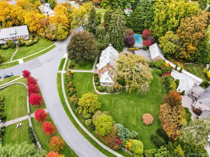 $2,950,000 | 7 Forest Circle, New Rochelle, NY 10804