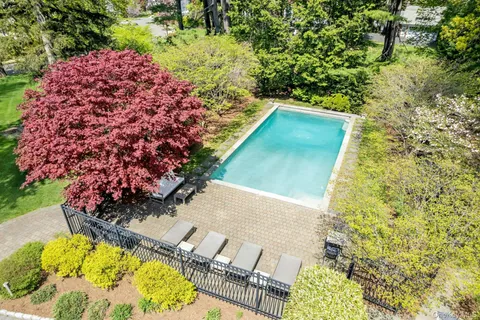 $2,950,000 | 7 Forest Circle, New Rochelle, NY 10804