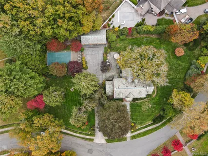 $2,950,000 | 7 Forest Circle, New Rochelle, NY 10804