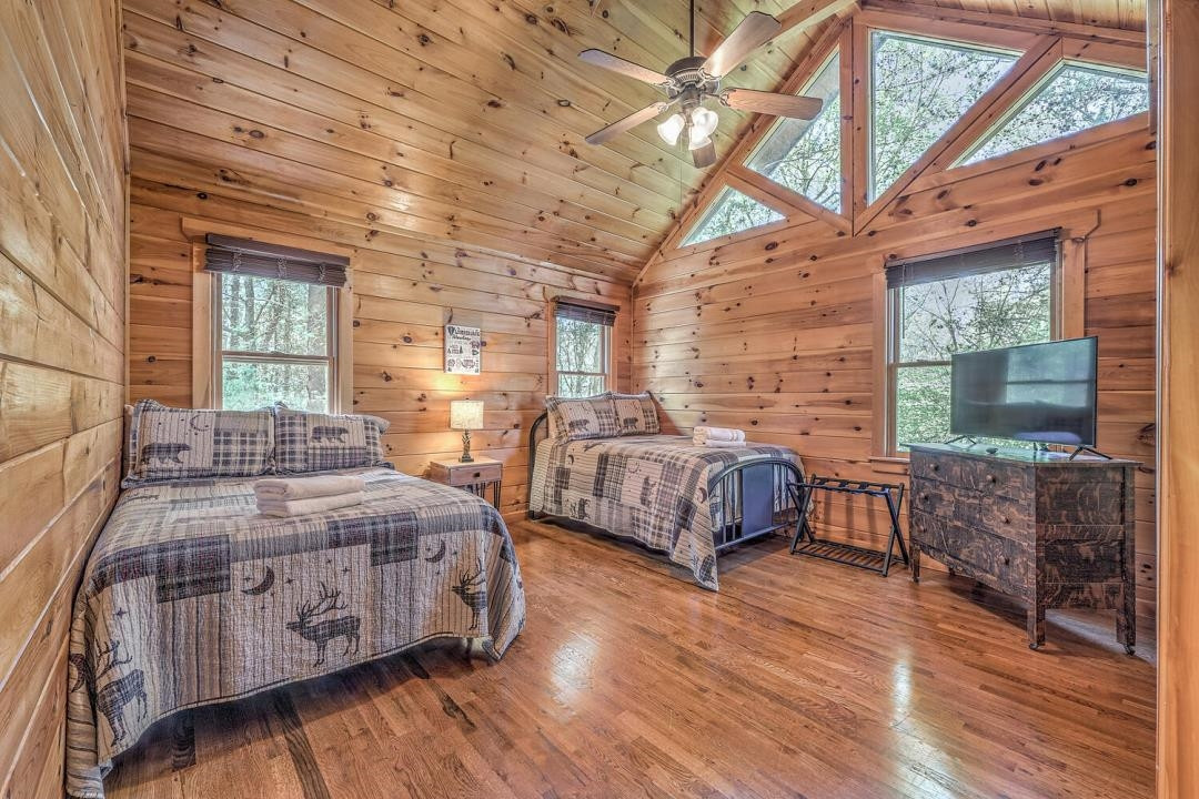 398 Pin Oak Road Murphy, NC 28906 - Photo 19 of 30 a bedroom with bed wooden floor and window