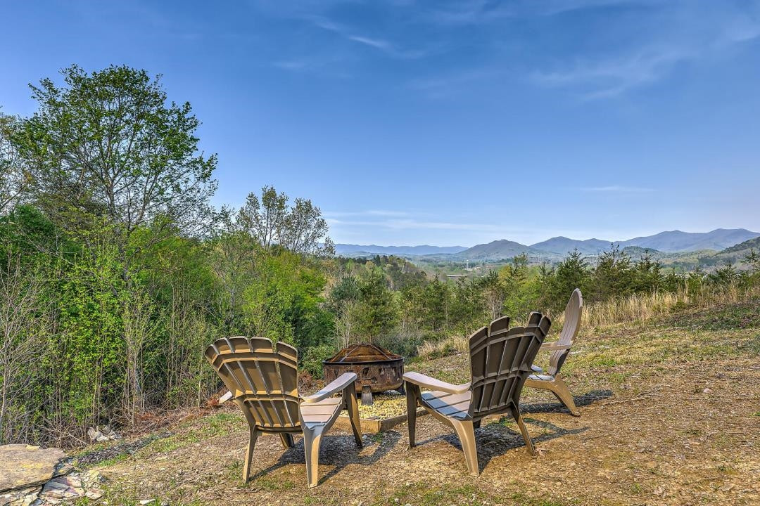 398 Pin Oak Road Murphy, NC 28906 - Photo 6 of 30 a view of a chairs and table in patio
