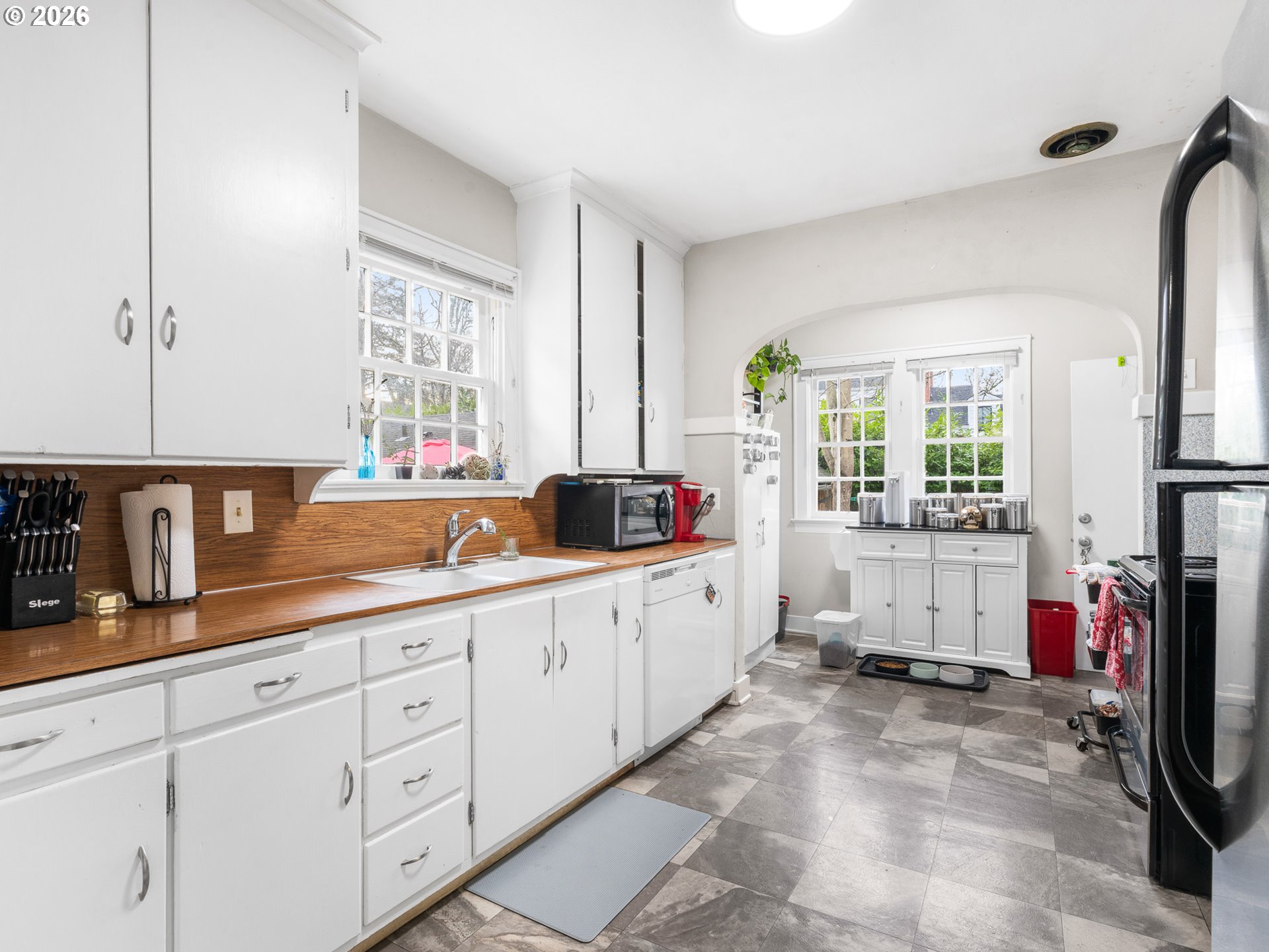 1564 Center Street Northeast Salem, OR 97301 - Photo 5 of 23