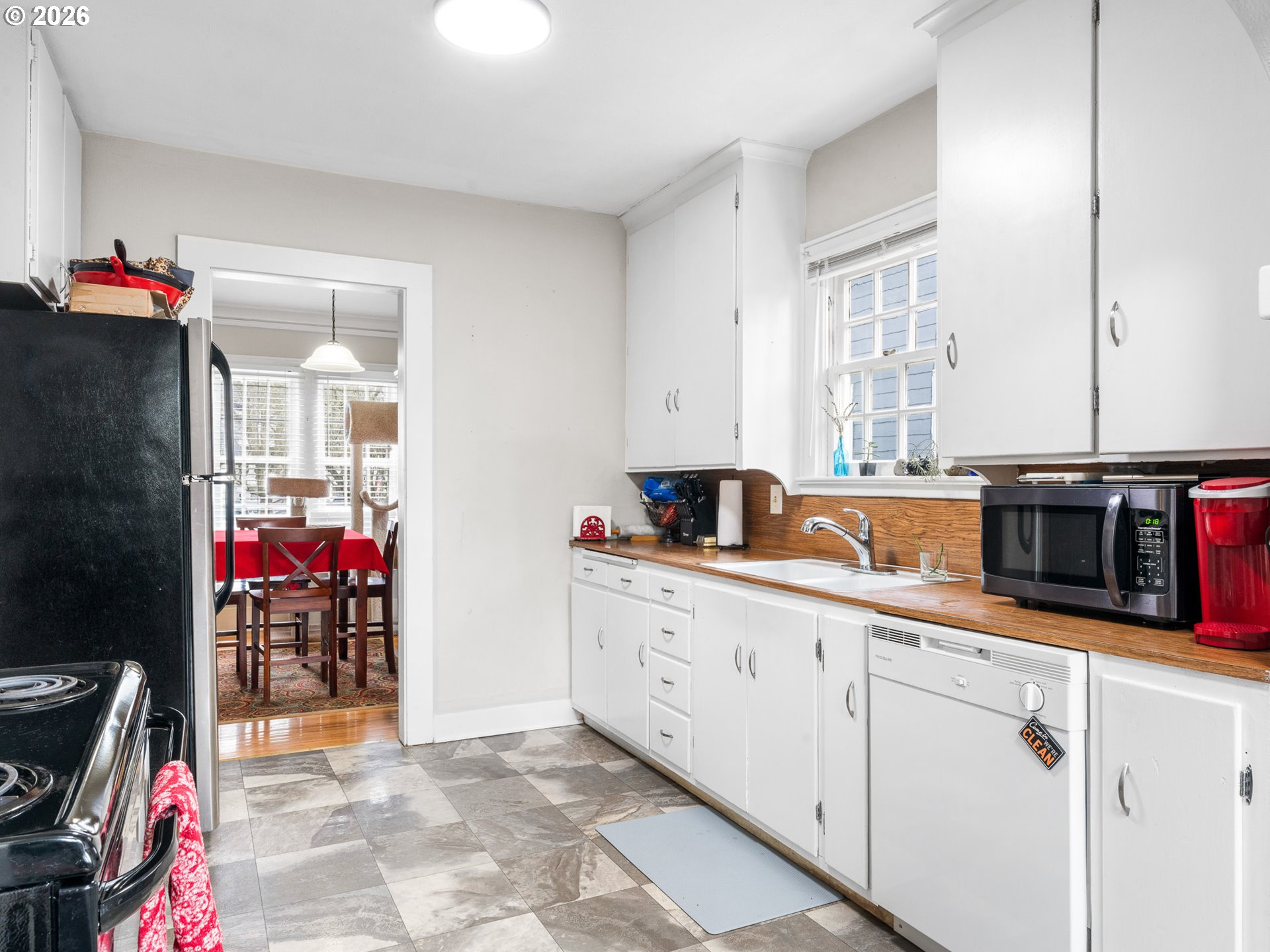 1564 Center Street Northeast Salem, OR 97301 - Photo 6 of 23