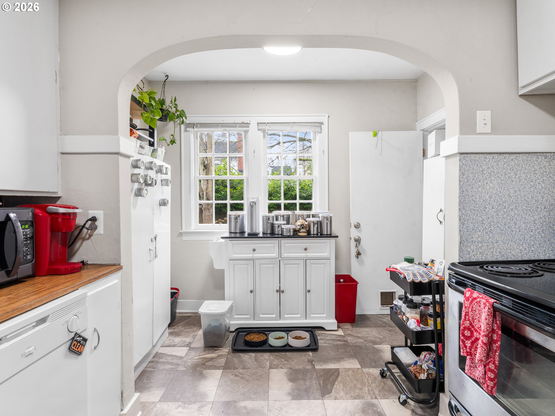 1564 Center Street Northeast Salem, OR 97301 - Photo 8 of 23