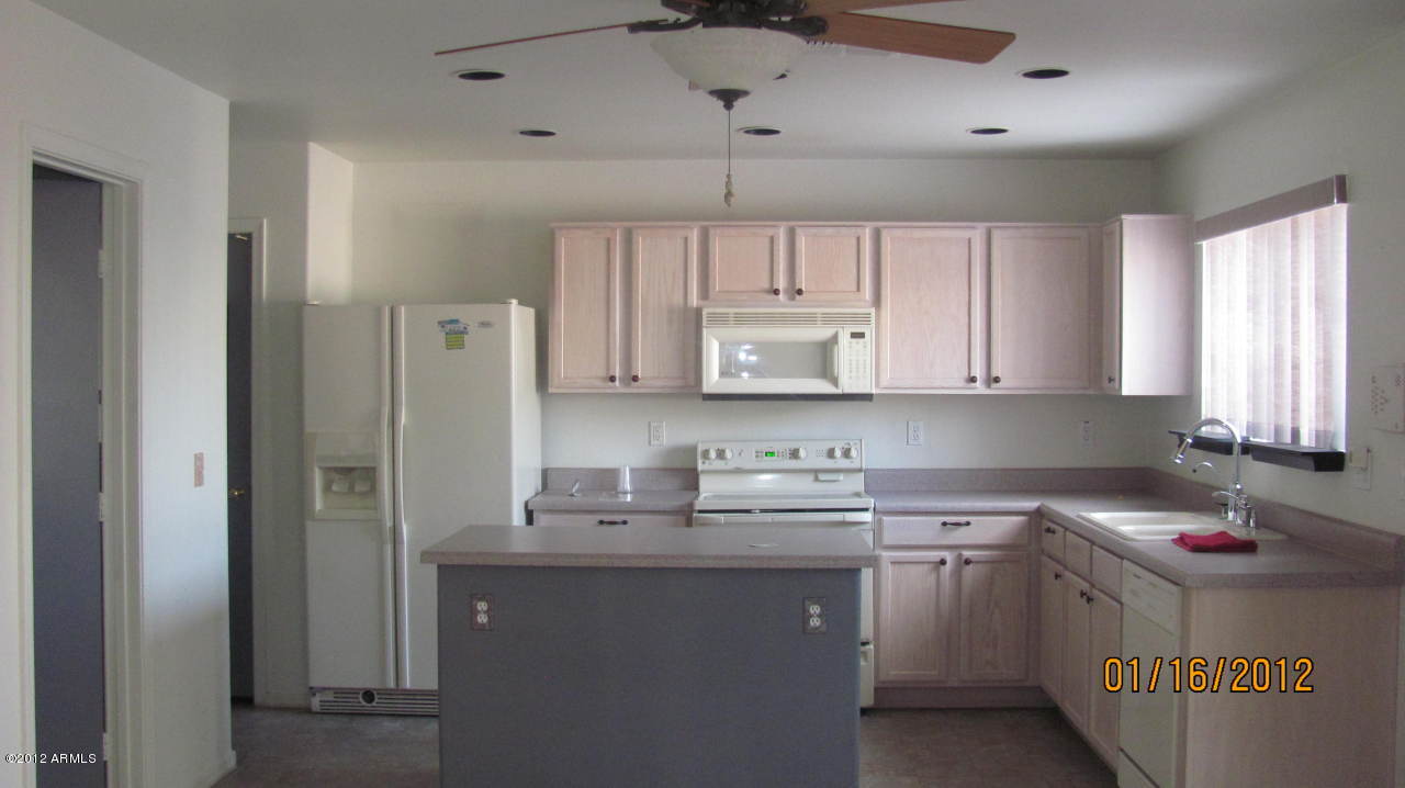 9363 West Eaton Road Phoenix, AZ 85037 - Photo 3 of 4 KITTCHEN