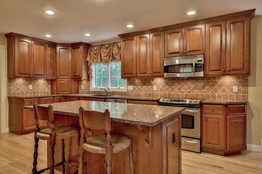 137 Green Road Bolton, MA 01740 - Photo 6 of 24