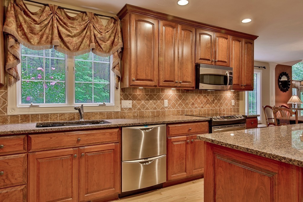 137 Green Road Bolton, MA 01740 - Photo 7 of 24