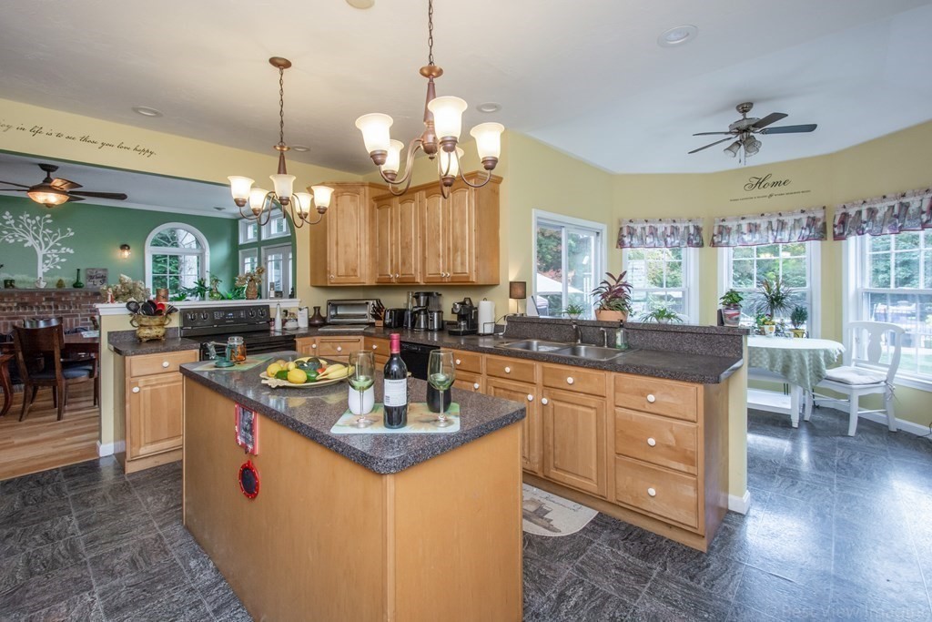 10 Mendon Road Sutton, MA 01590 - Photo 8 of 30