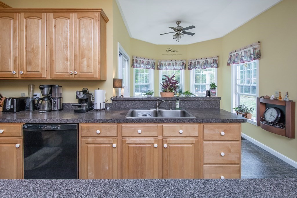 10 Mendon Road Sutton, MA 01590 - Photo 10 of 30