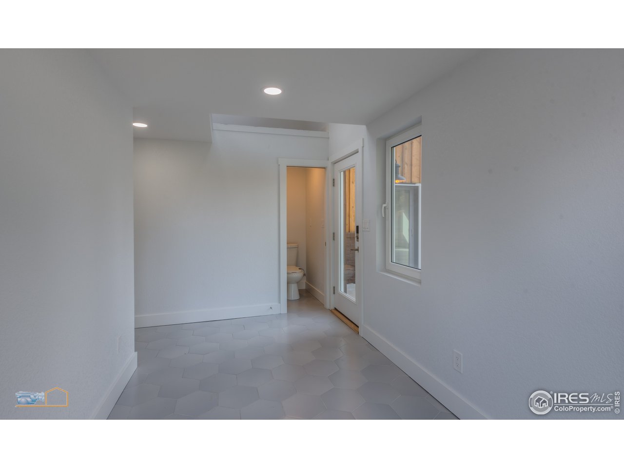 8155 Hygiene Road Longmont, CO 80503 - Photo 37 of 40 a open hall with stairs