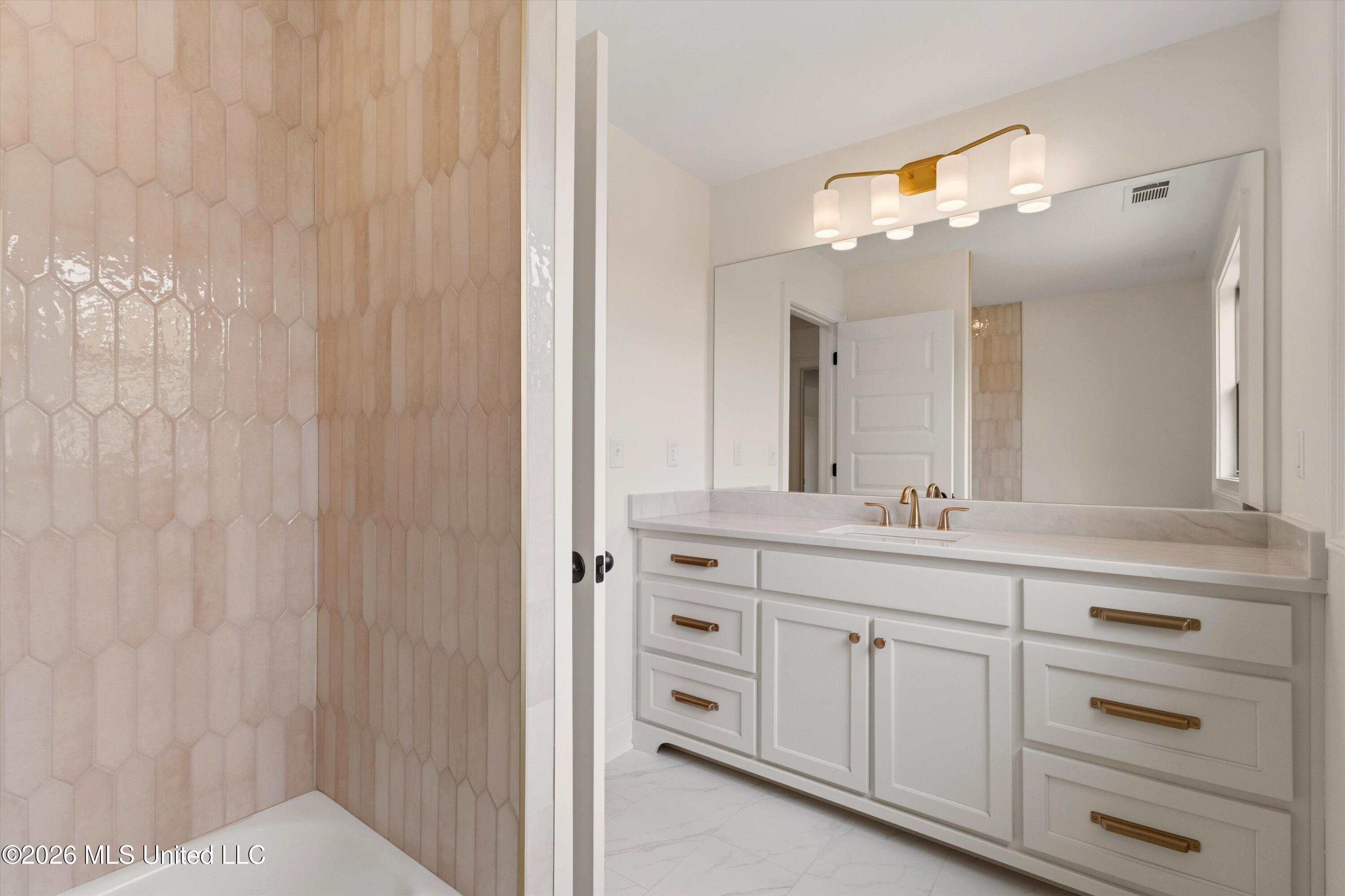 5381 Grayson Way Hernando, MS 38632 - Photo 34 of 43 Bathroom 3