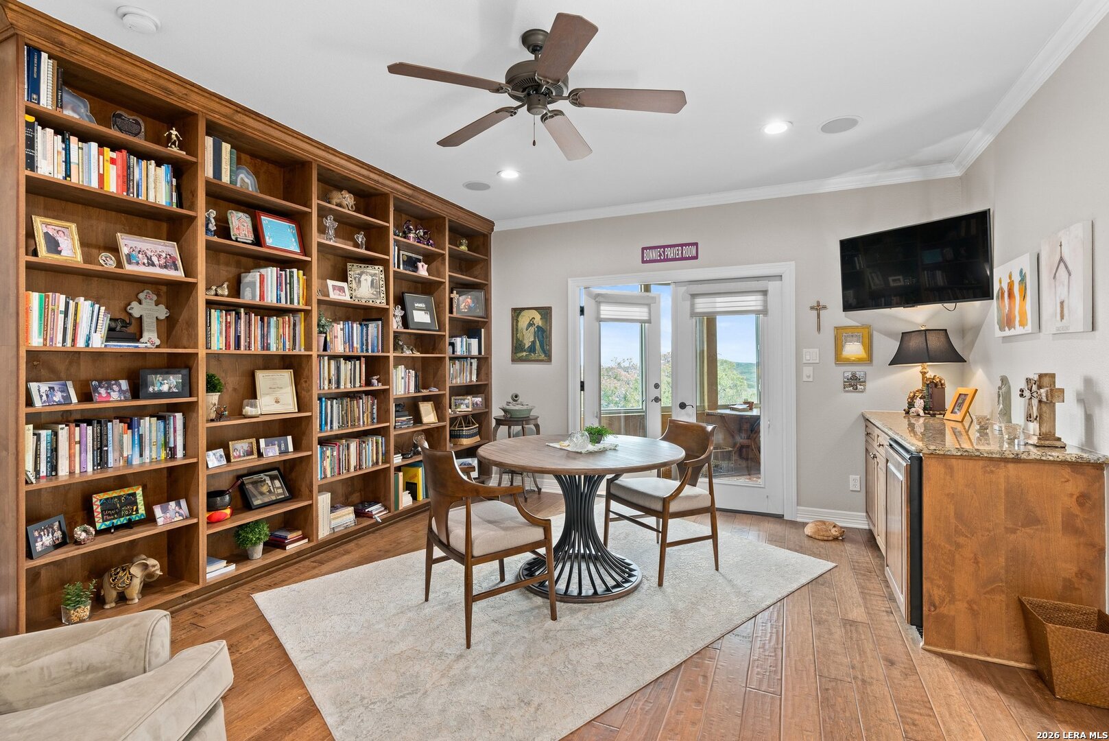 136 Park Ridge Boerne, TX 78006 - Photo 31 of 47 a workspace with furniture and a flat screen tv