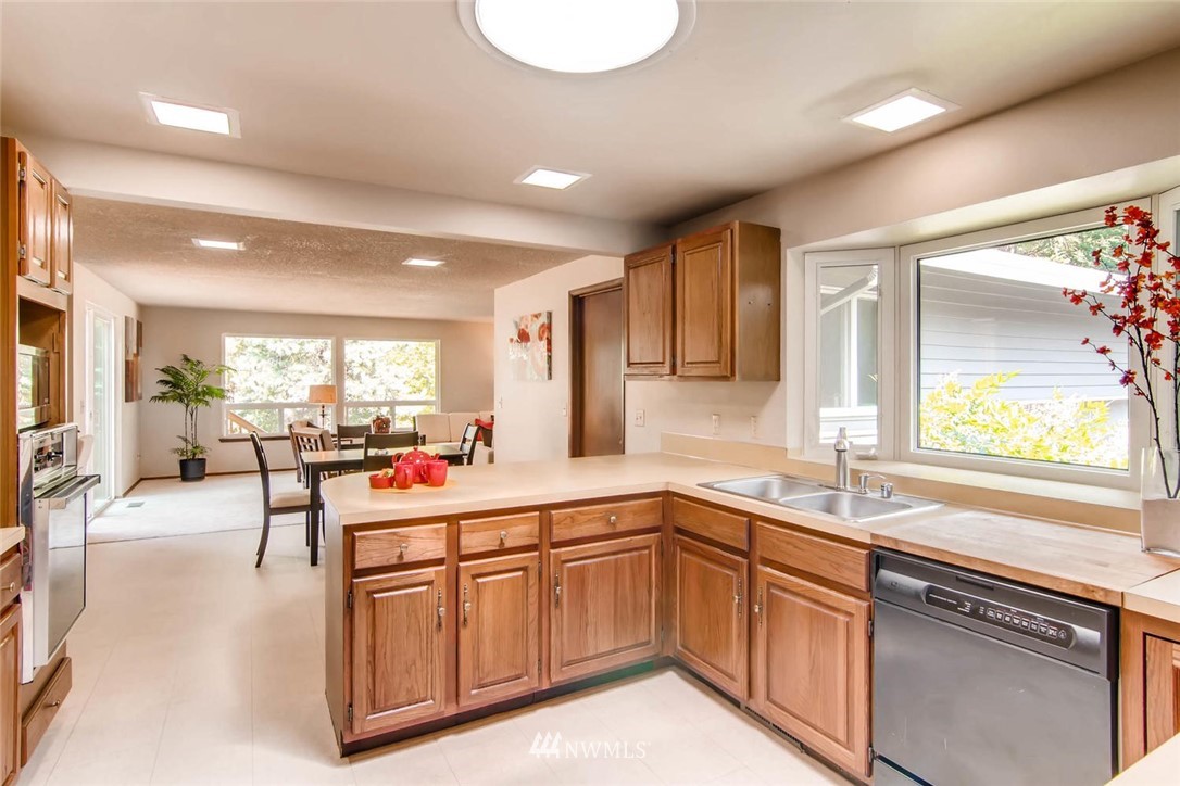 1529 240th Place Southwest Bothell, WA 98021 - Photo 9 of 24
