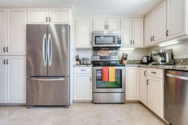 $8,000 | 254 Santa Barbara Circle, Palm Desert, CA 92260