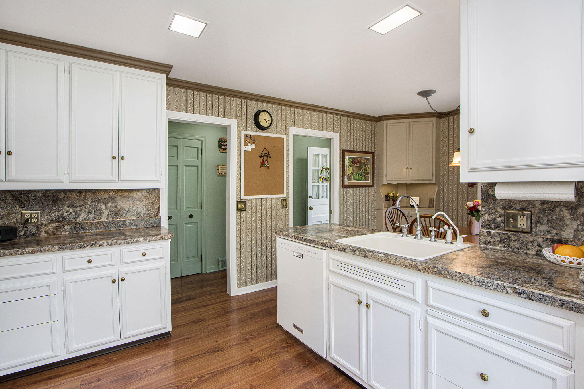 1704 Dover Road Kalamazoo, MI 49008 - Photo 8 of 26 008-1704-dover-rd-kalamazoo-mi-49008