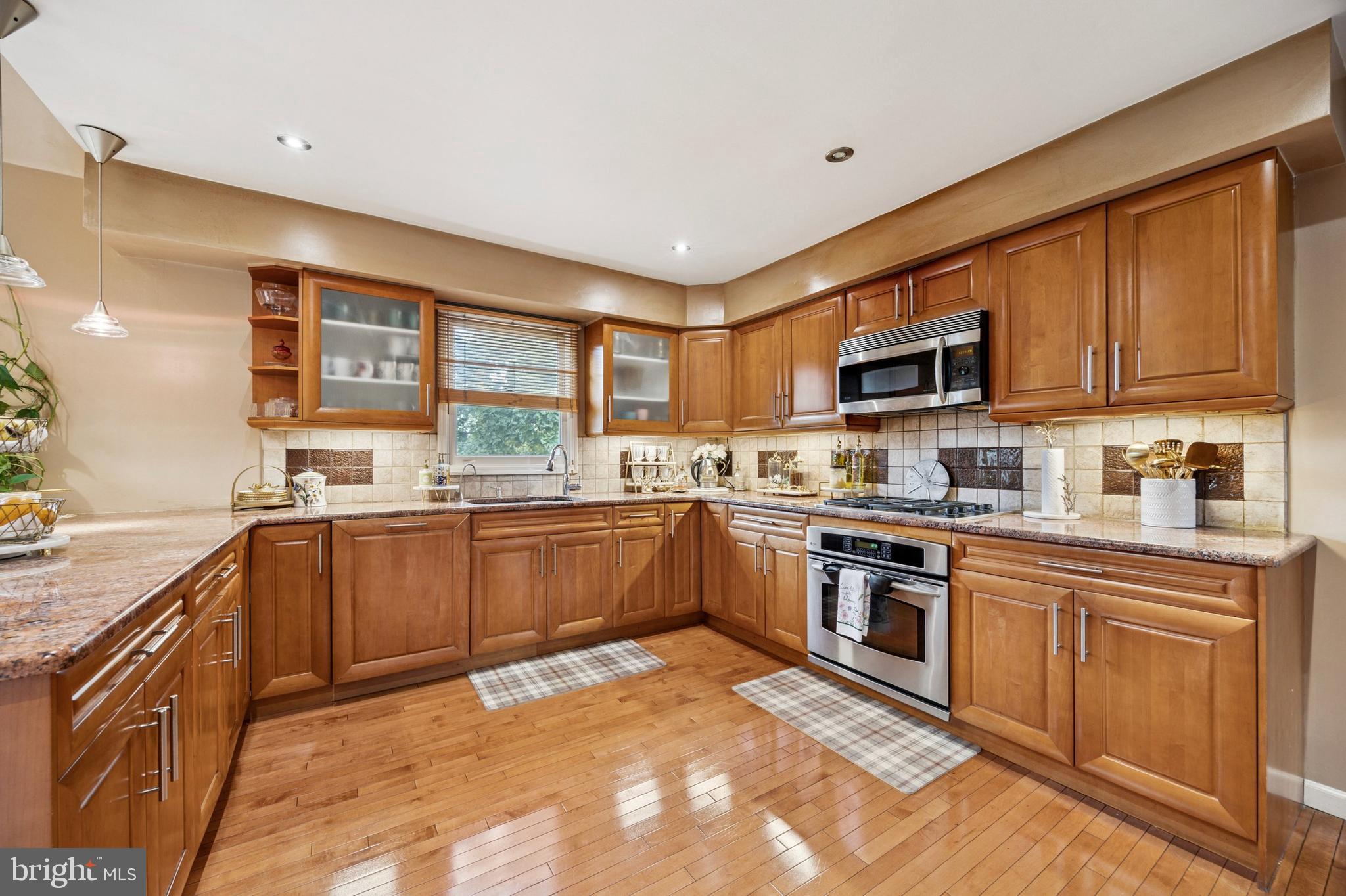 21 Roy Lane Huntingdon Valley, PA 19006 - Photo 11 of 35