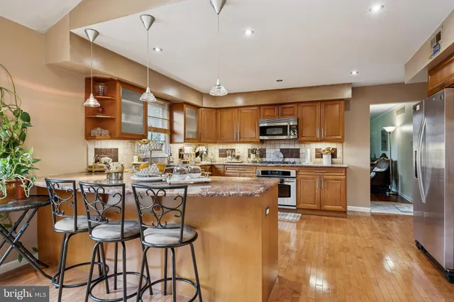 $795,000 | 21 Roy Lane, Huntingdon Valley, PA 19006