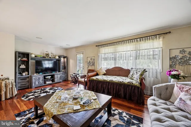 $795,000 | 21 Roy Lane, Huntingdon Valley, PA 19006