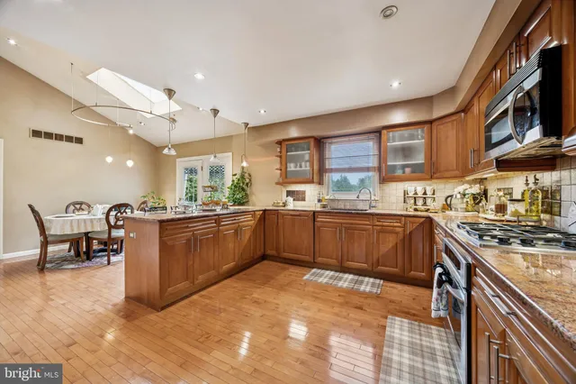 $795,000 | 21 Roy Lane, Huntingdon Valley, PA 19006