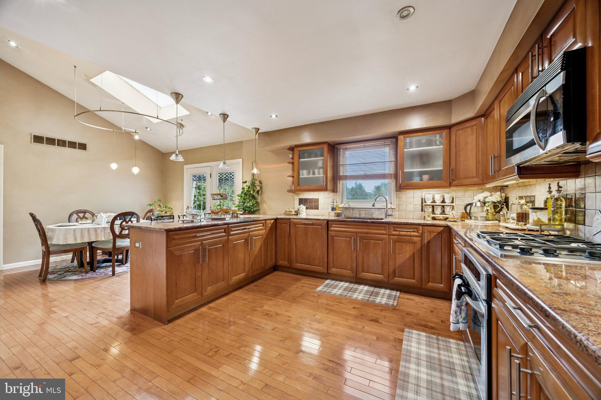 21 Roy Lane Huntingdon Valley, PA 19006 - Photo 10 of 35