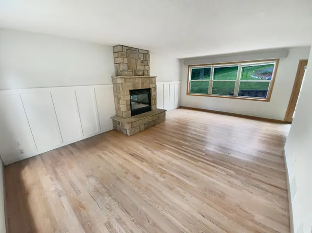 $421,000 | 3017 Rainier Court, Burnsville, MN 55337