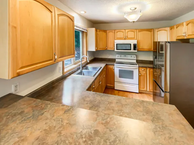 $421,000 | 3017 Rainier Court, Burnsville, MN 55337