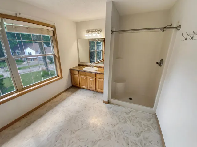 $421,000 | 3017 Rainier Court, Burnsville, MN 55337