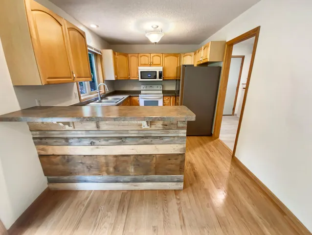 $421,000 | 3017 Rainier Court, Burnsville, MN 55337