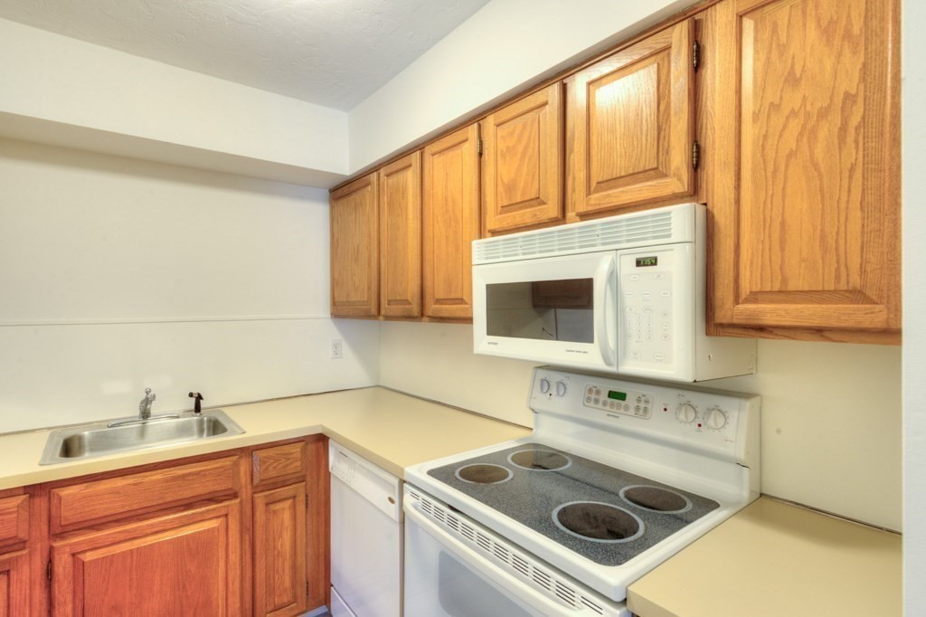 340 Sunderland Road, Unit 23 Worcester, MA 01604 - Photo 6 of 22 Gallery Image 6