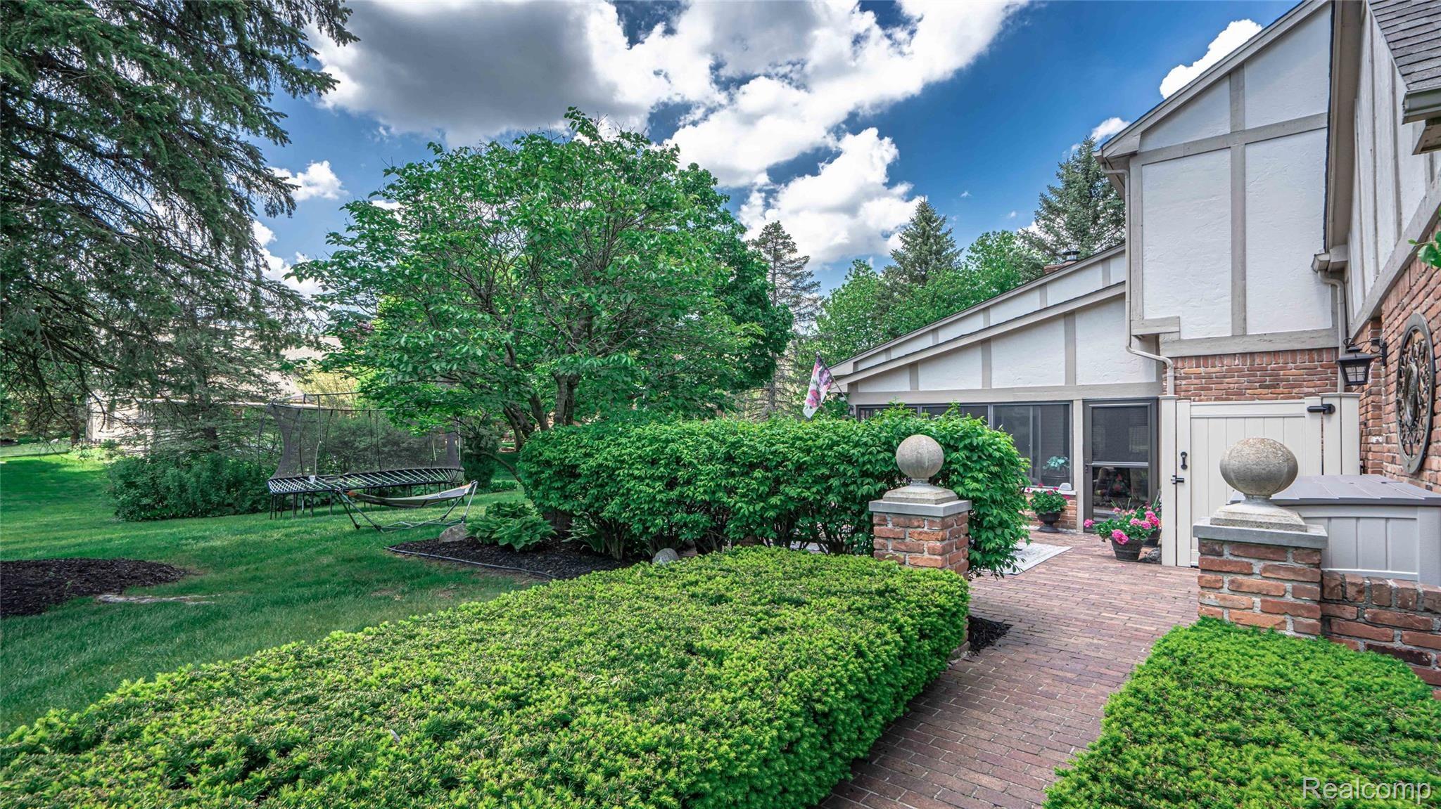 4697 Rivers Edge Drive Troy, MI 48098 - Photo 10 of 96 012_13.jpg