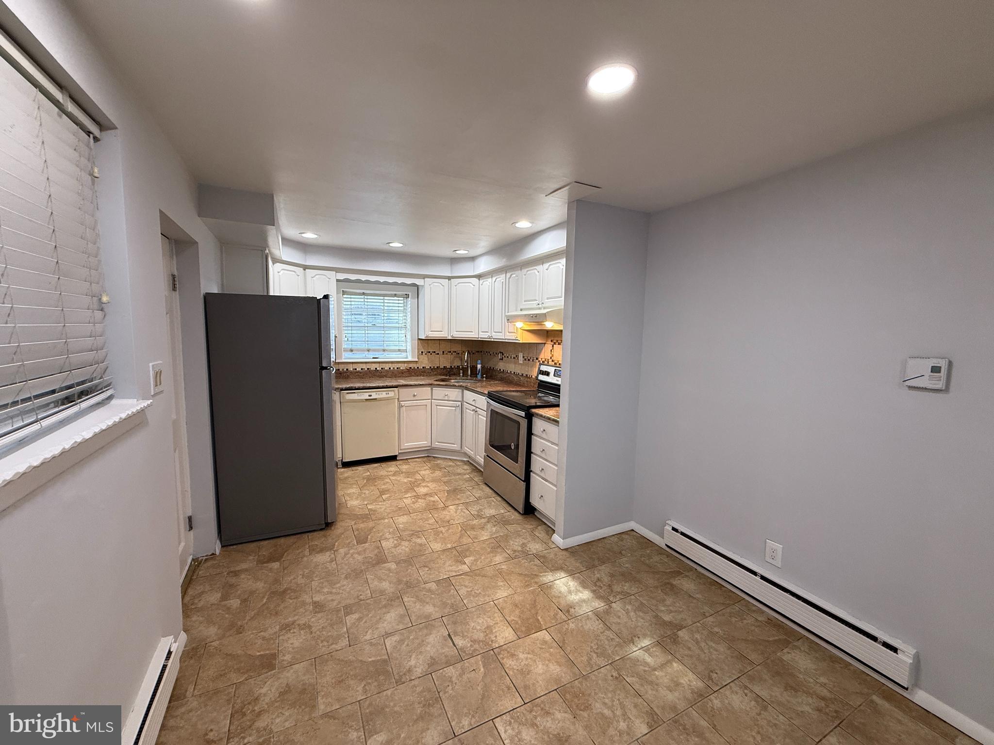 2425 South Warnock Street Philadelphia, PA 19148 - Photo 6 of 19