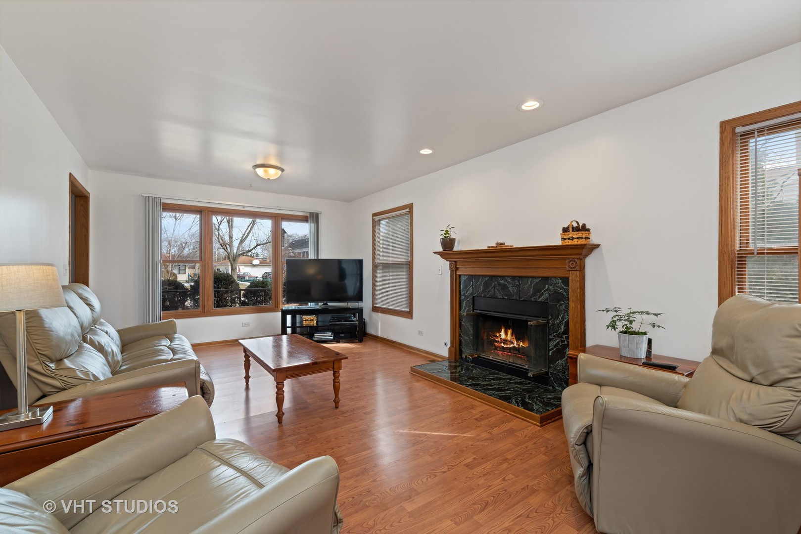 1130 Meadow Road Northbrook, IL 60062 - Photo 4 of 19