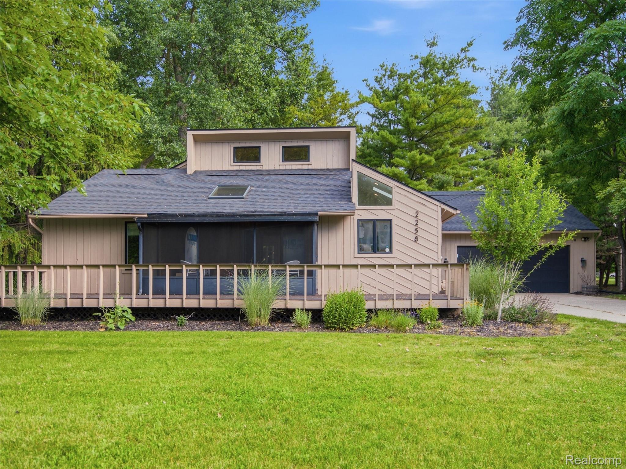 2258 South Long Lake Road Fenton, MI 48430 - Photo 37 of 40 04-DSC04390.jpg