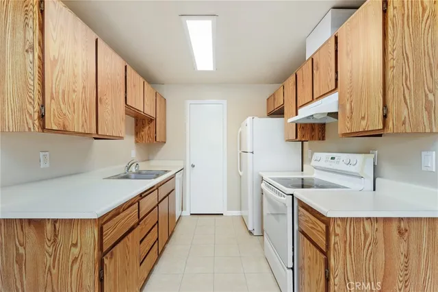 $309,900 | 1549 Border Avenue, Unit G, Corona, CA 92882