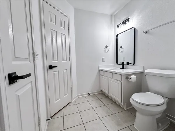 $2,200 | 126 North Willow Point Circle, The Woodlands, TX 77382
