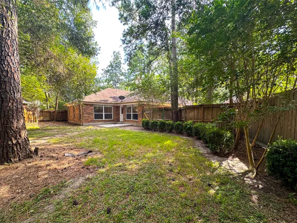 $2,200 | 126 North Willow Point Circle, The Woodlands, TX 77382