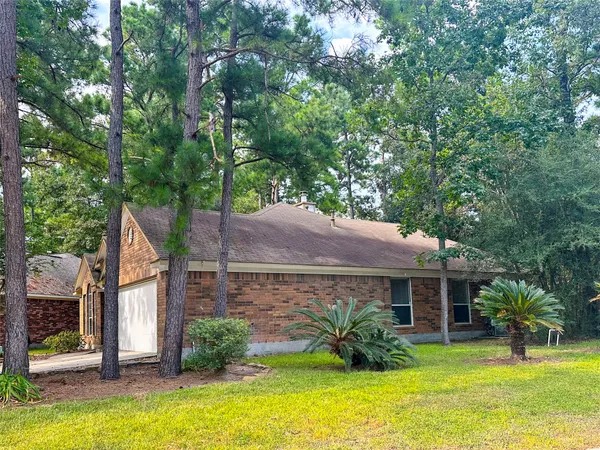 $2,200 | 126 North Willow Point Circle, The Woodlands, TX 77382