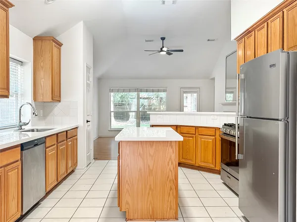 $2,200 | 126 North Willow Point Circle, The Woodlands, TX 77382