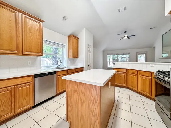 $2,200 | 126 North Willow Point Circle, The Woodlands, TX 77382