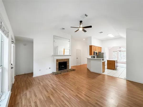 $2,200 | 126 North Willow Point Circle, The Woodlands, TX 77382