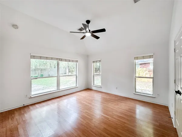 $2,200 | 126 North Willow Point Circle, The Woodlands, TX 77382