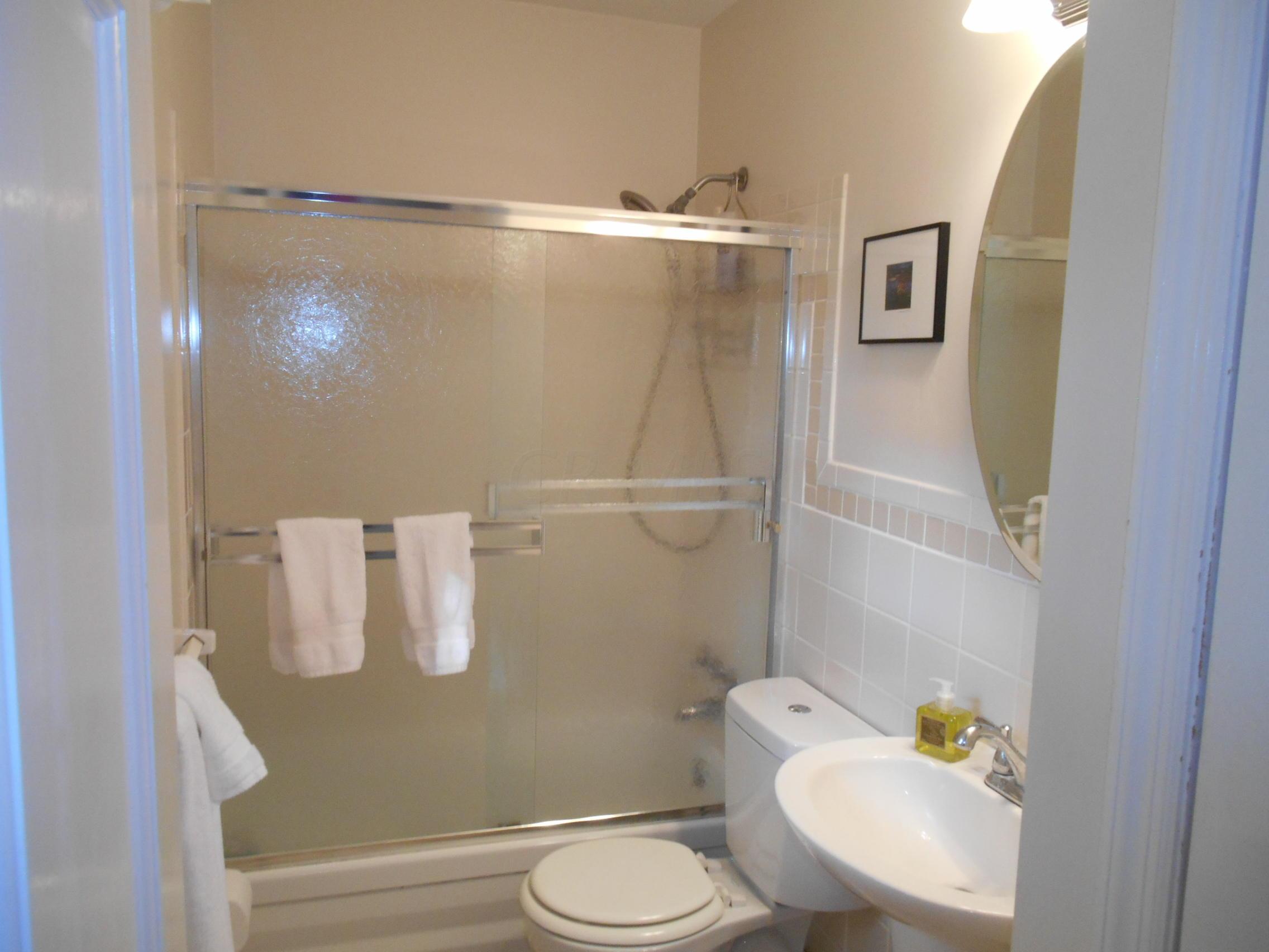 2615 Charing Road, Unit D Columbus, OH 43221 - Photo 13 of 18 Gallery Image 13