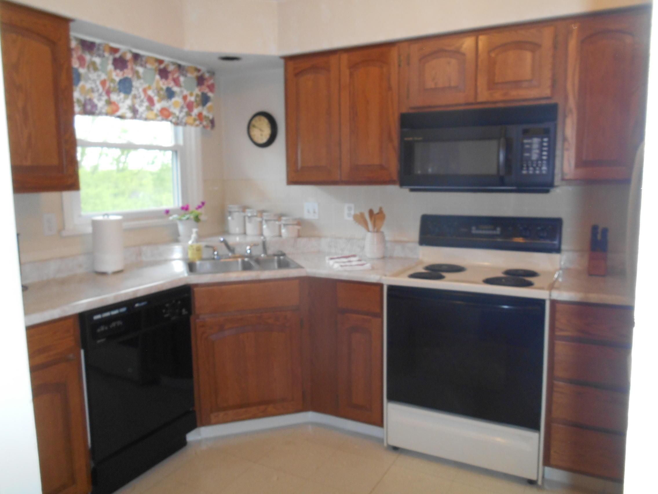 2615 Charing Road, Unit D Columbus, OH 43221 - Photo 3 of 18 Gallery Image 3