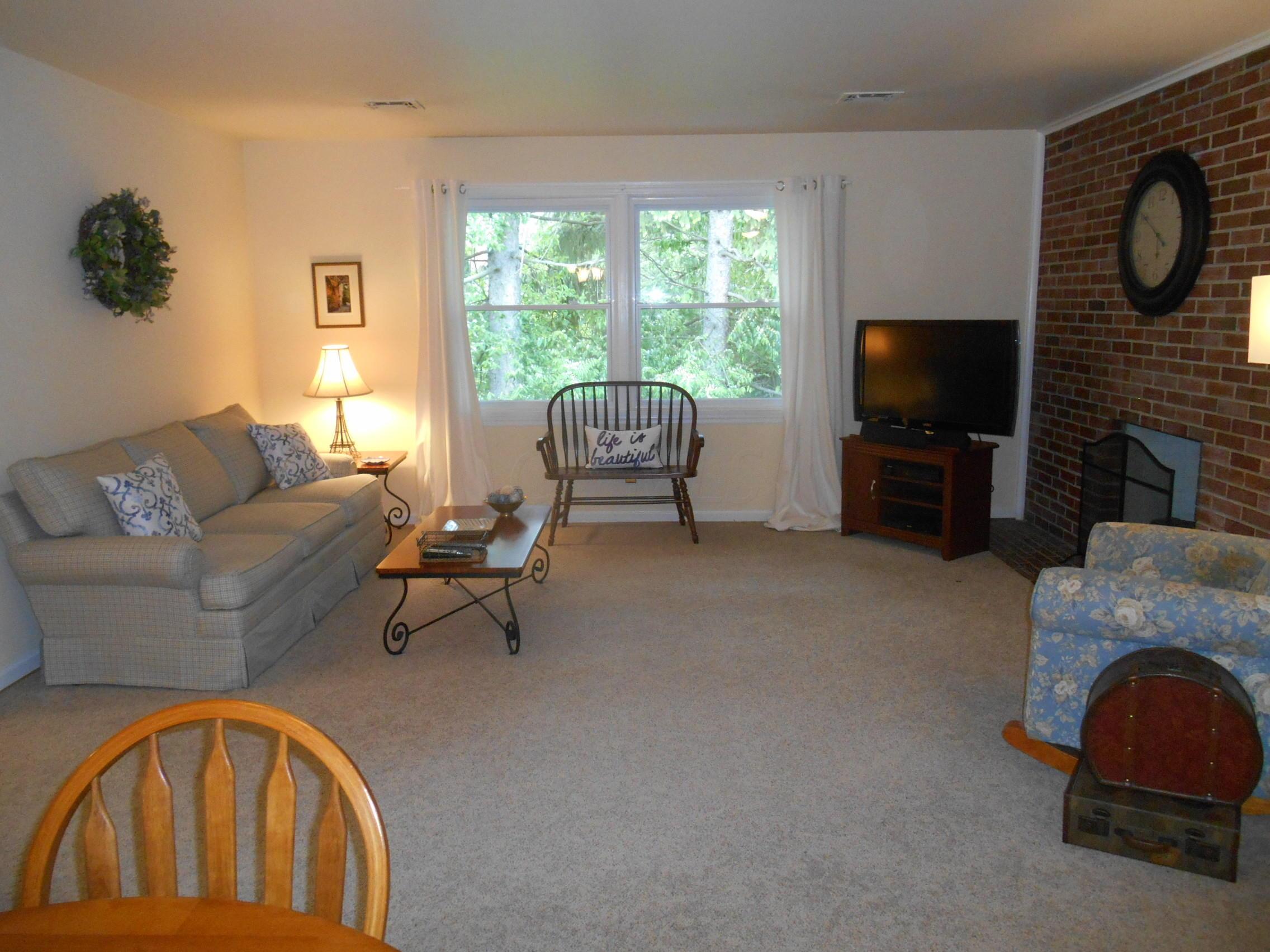 2615 Charing Road, Unit D Columbus, OH 43221 - Photo 6 of 18 Gallery Image 6